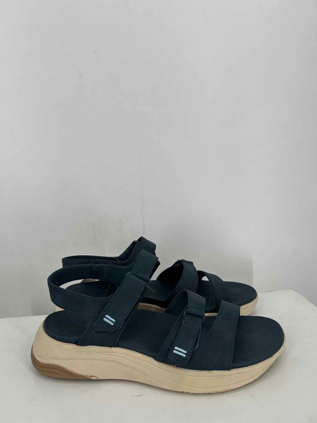 Baretraps Women Size 7.5 Navy Sandals