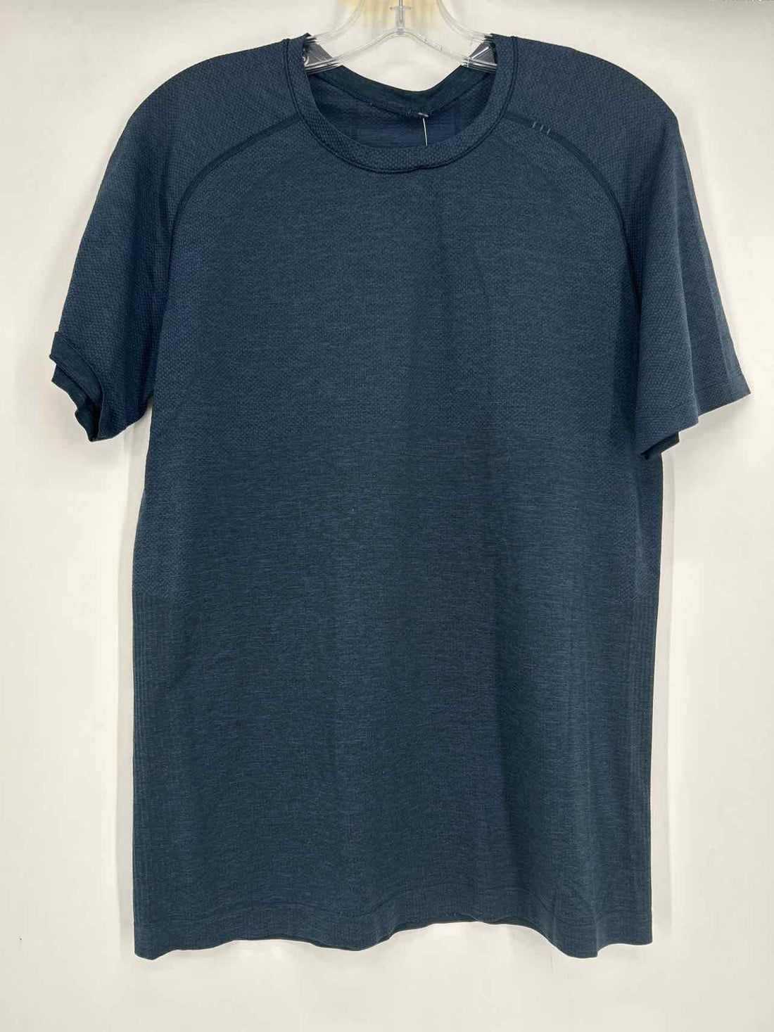 Lululemon Size M Navy Short Sleeve Active Tops