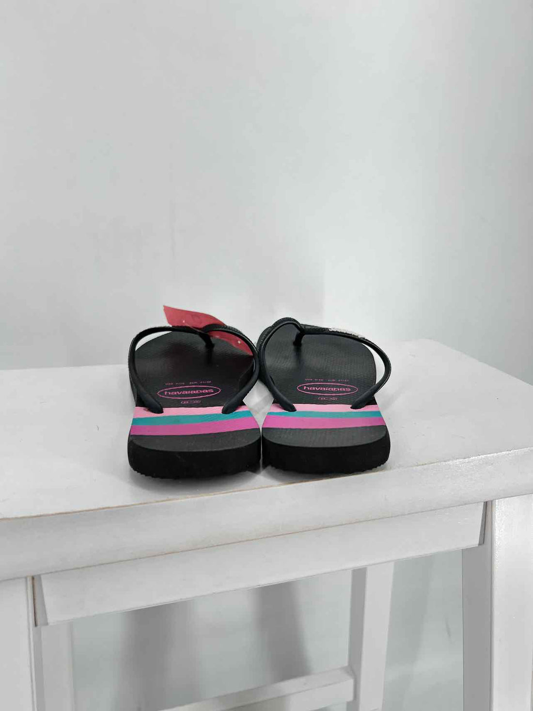 Havaianas Women Size 39/40 Black Flip Flops