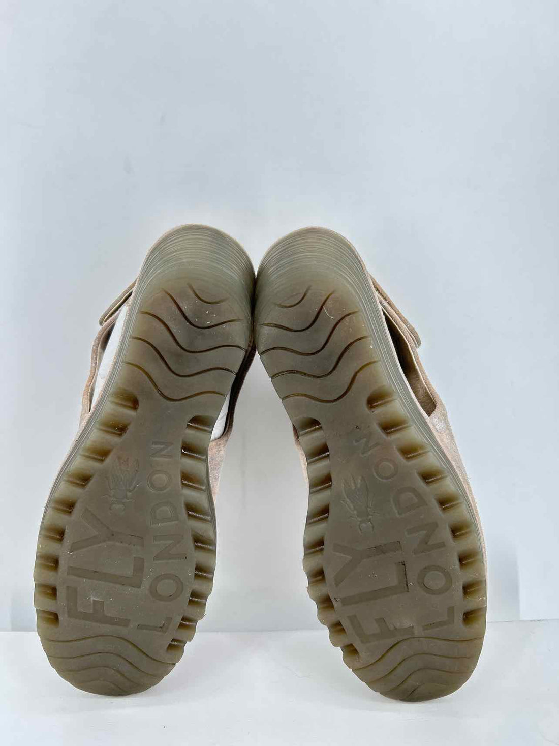 Fly london Women Size 39 (8.5-9) Beige & Silver Wedges