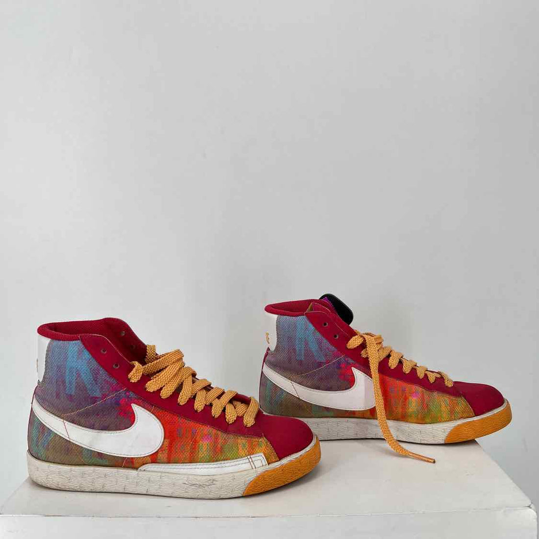 Nike Women Size 8 Red & Orange Multi As Is Sneakers