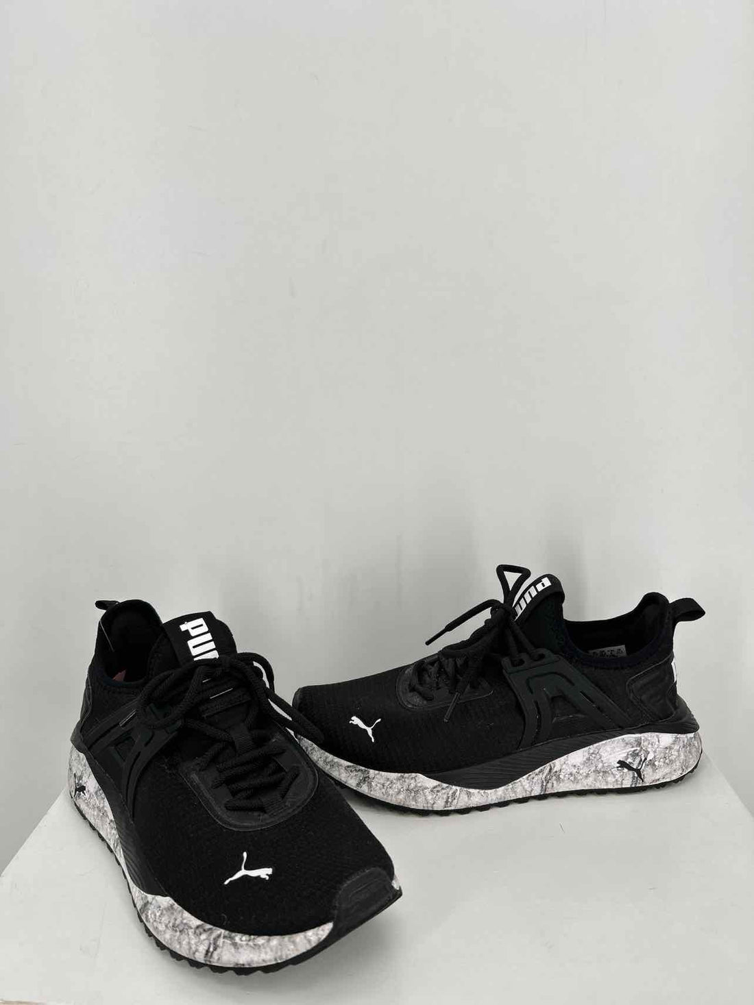 Puma Women Size 8 Black & White Sneakers
