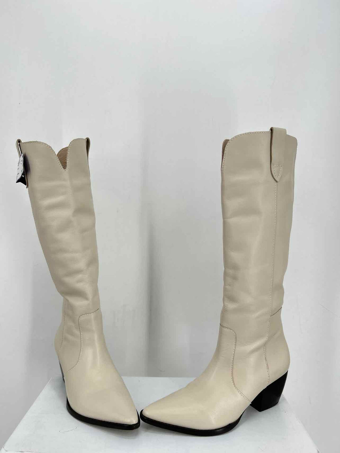 Matisse Women Size 6.5 Cream Mid Calf Boot