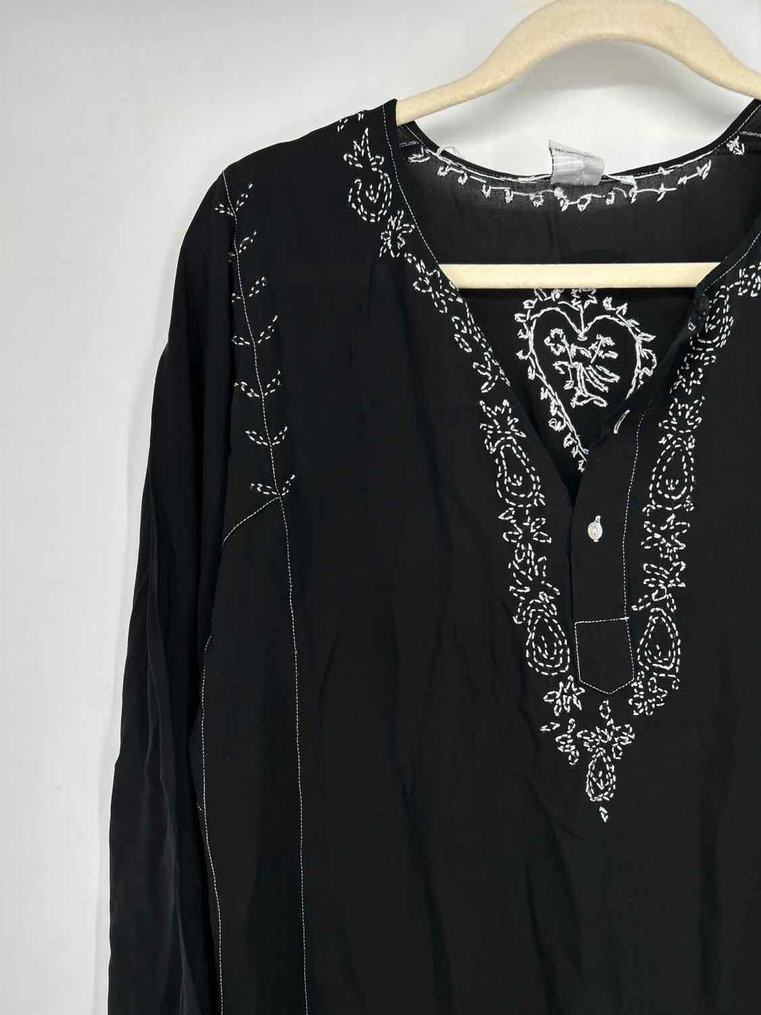 White House Black Market Size M Black Silk 100% Long Sleeve