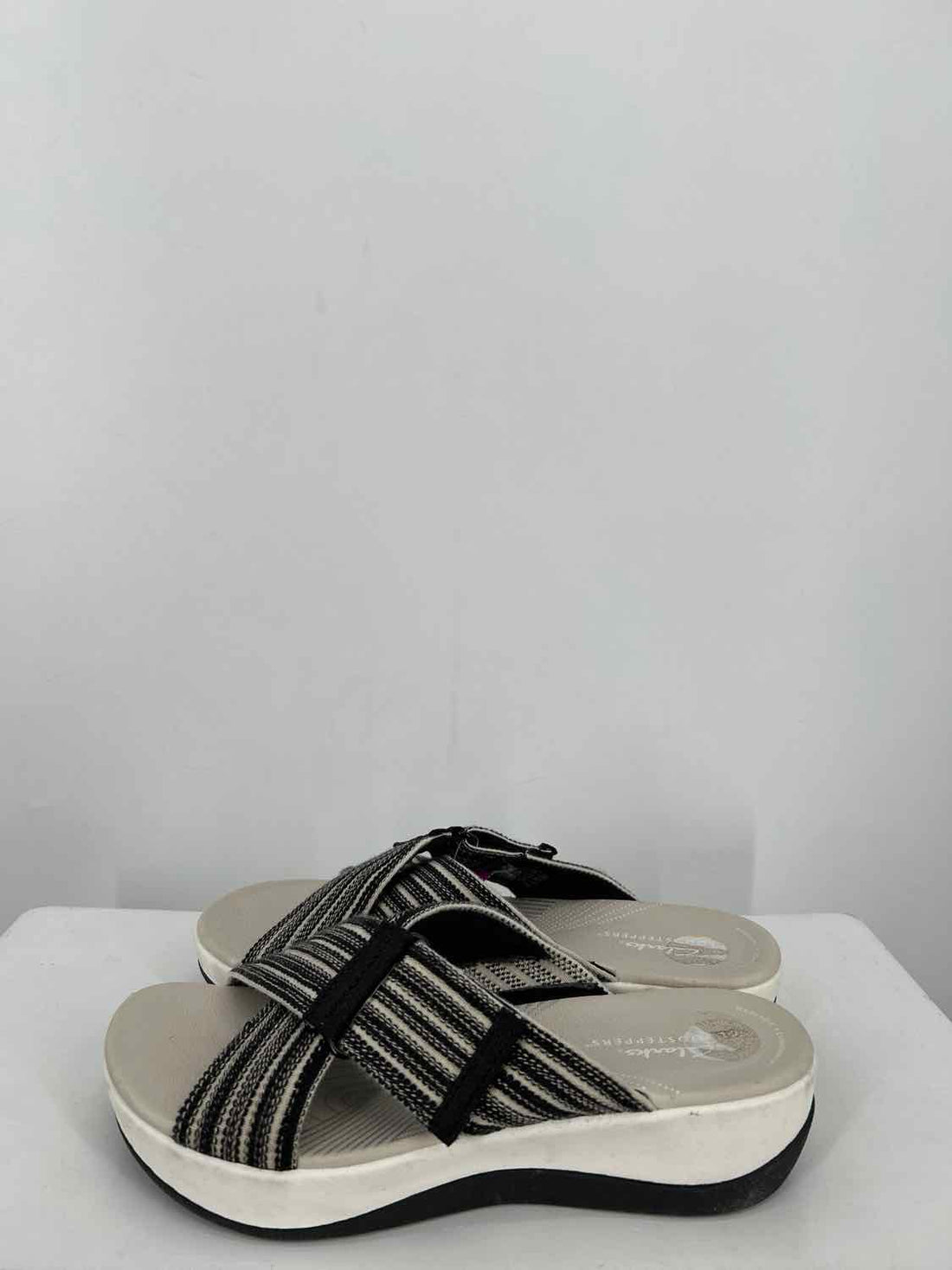 Clarks Women Size 7 Black & White Sandals