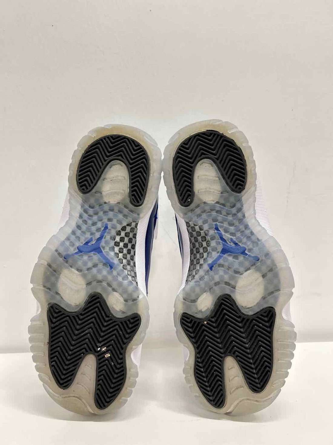 air jordan Women Size 6 White & Blue Sneakers
