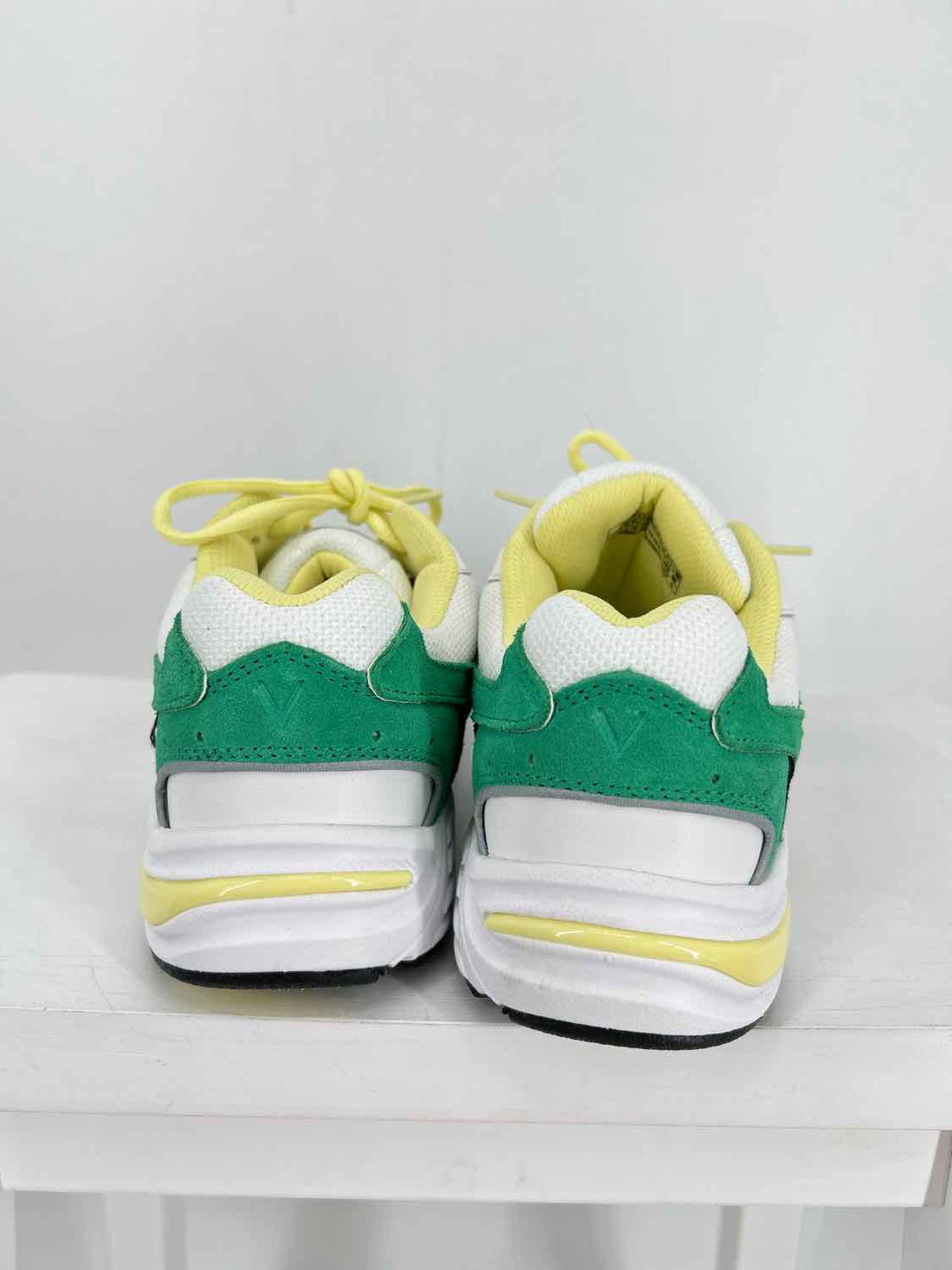 Vionic Women Size 7.5 Green & Yellow Sneakers