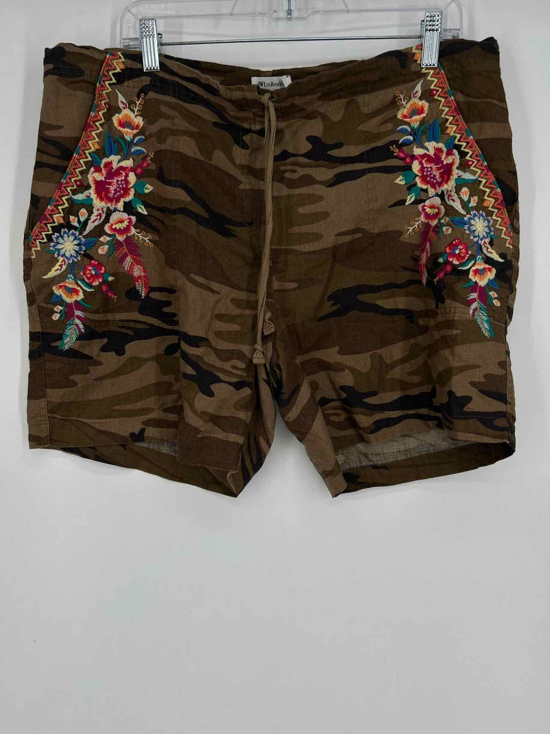 Johnny Was Size M Camo Embroidered Shorts