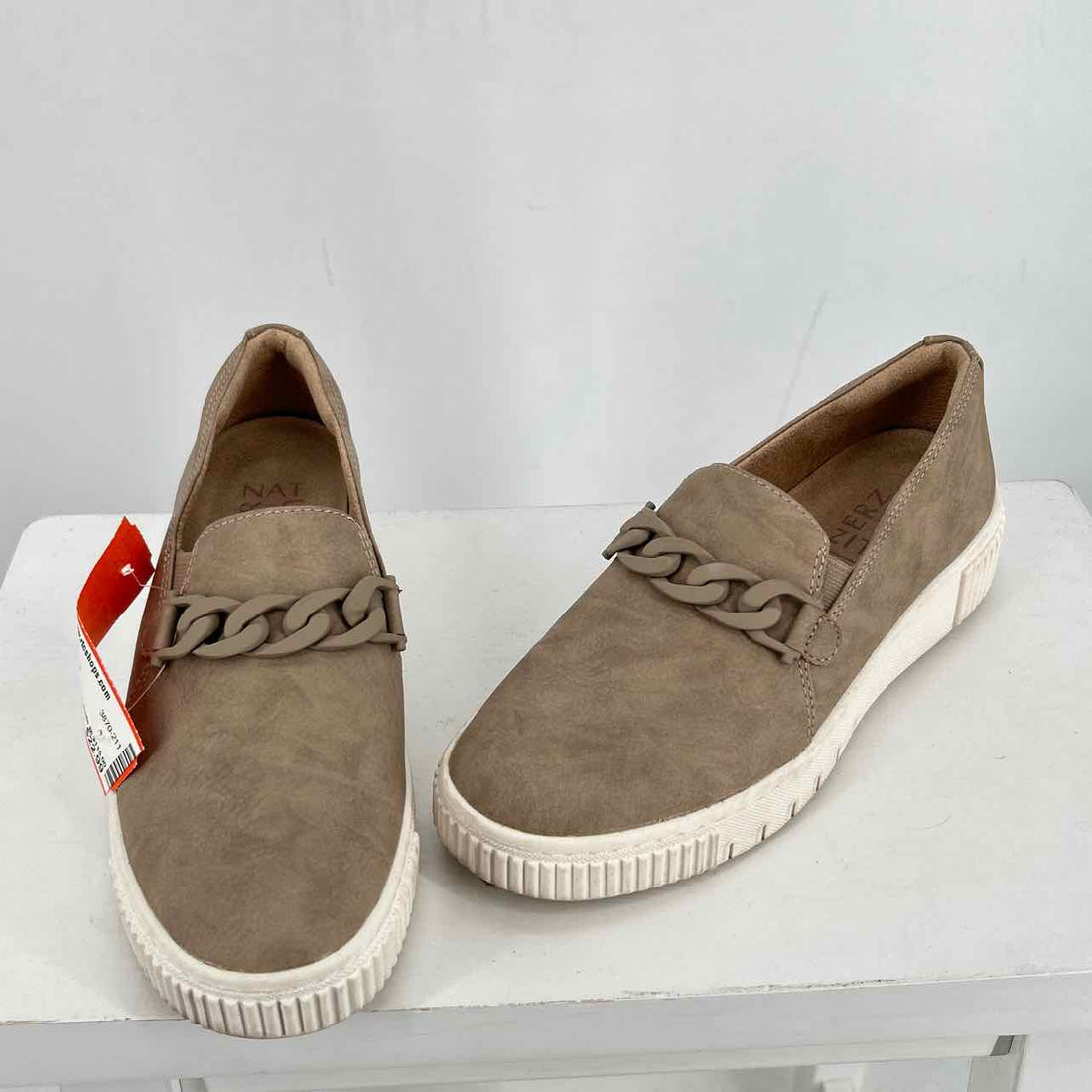 Naturalizer Women Size 6 Beige Faux Leather Sneakers
