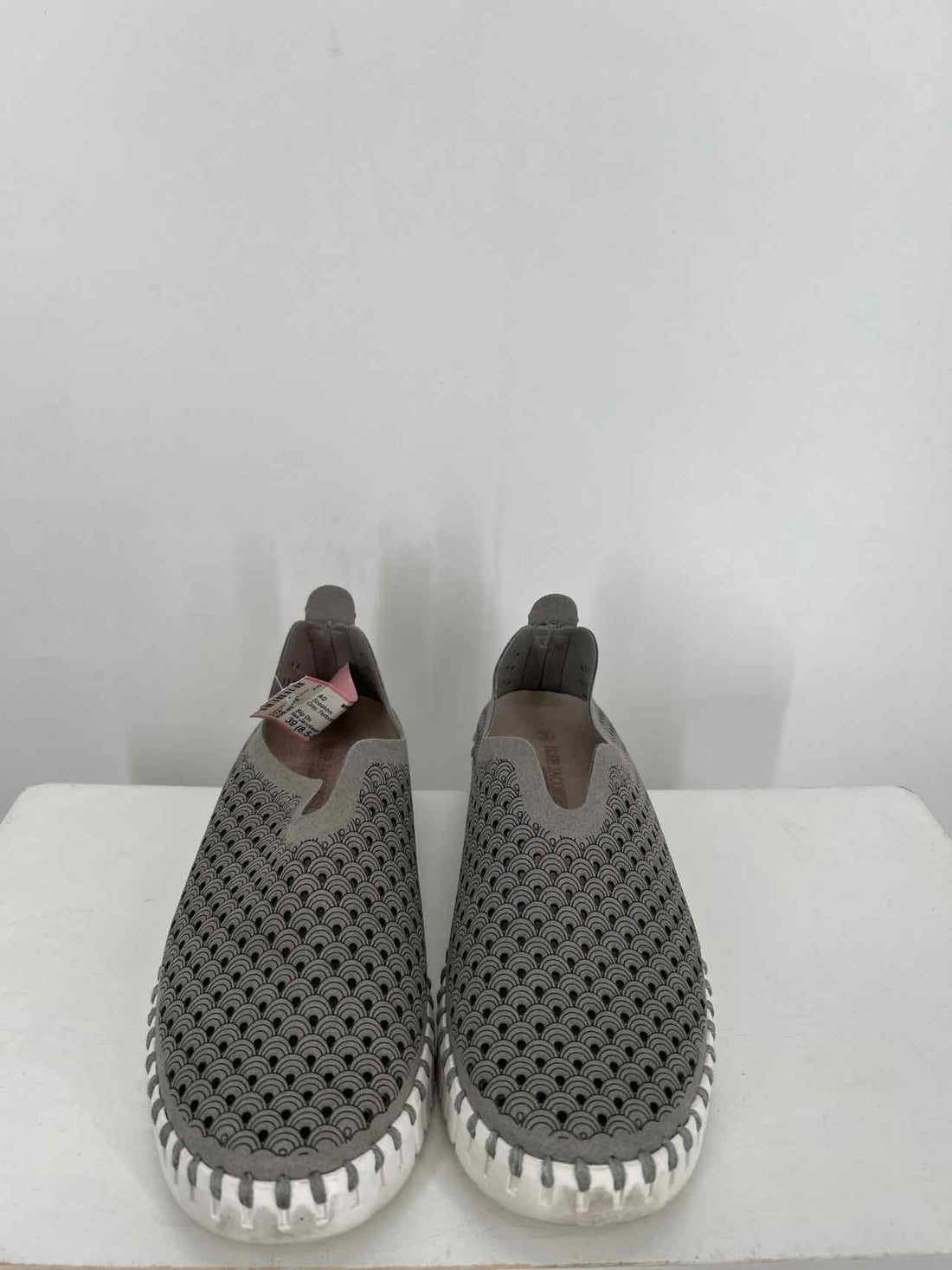 Ilse Jacobsen Women Size 39 (8.5-9) Gray Perforated Sneakers