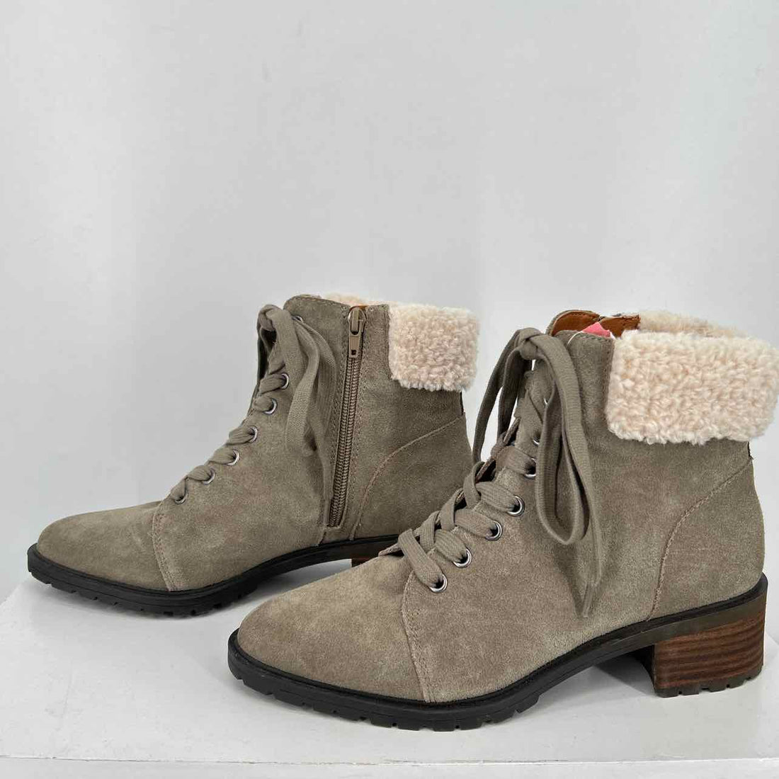 Lucky Brand Women Size 8 Green Excellent Condition Genuine Suede Ankle Boot