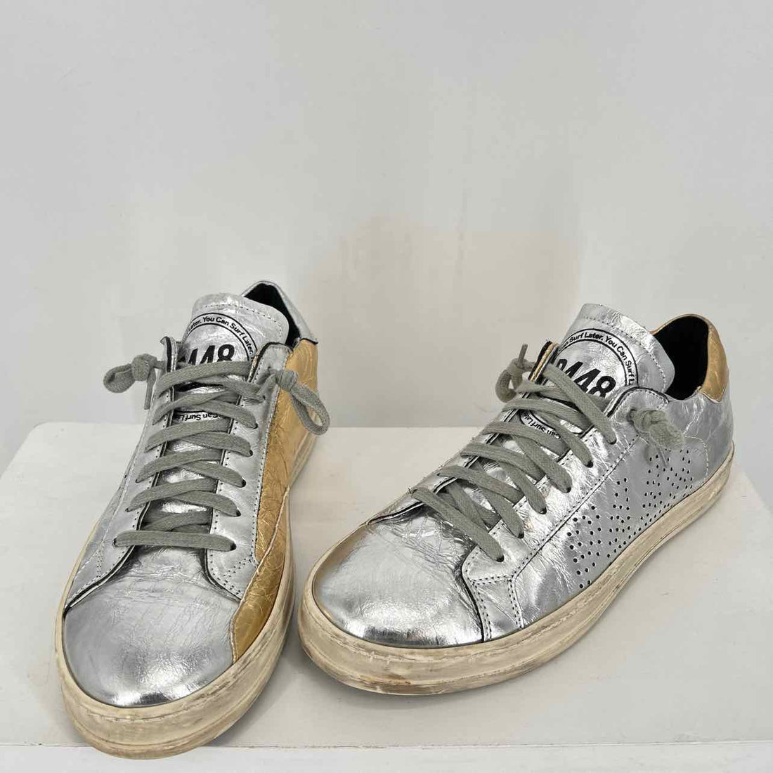 P448 Women Size 39 (8.5-9) Silver & Gold Sneakers