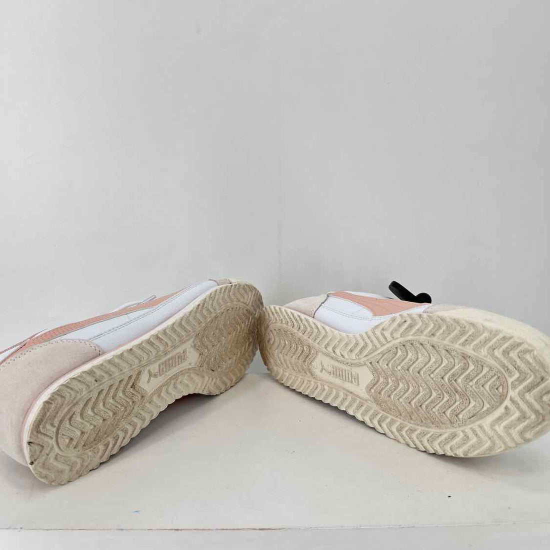 Puma Women Size 8.5 White Sneakers