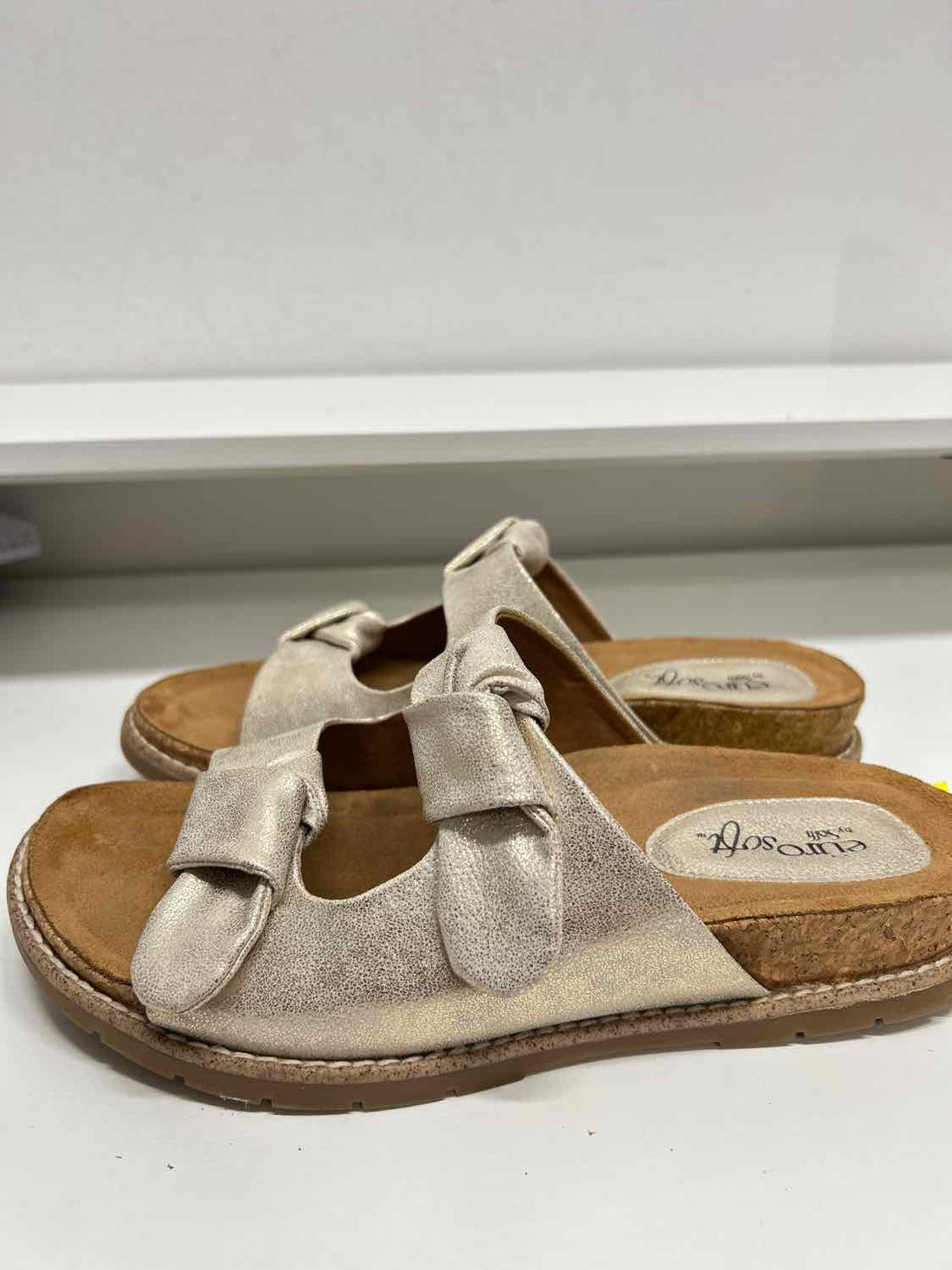 Euro Soft by Soffit Women Size 7.5 Gold Sandals
