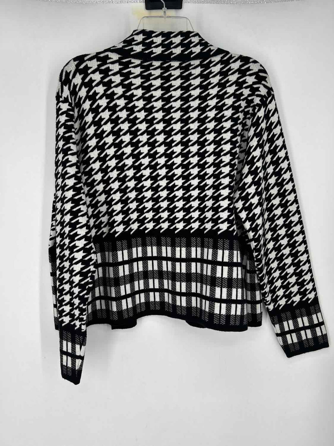 Tahari Size XL Black & White Houndstooth Cardigan