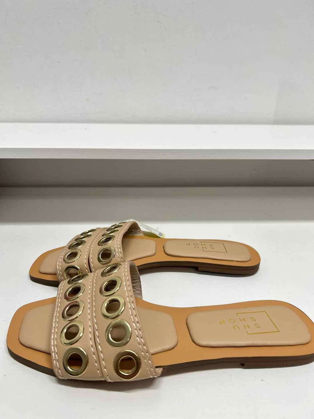Shu Shop Women Size 6 Beige Sandals