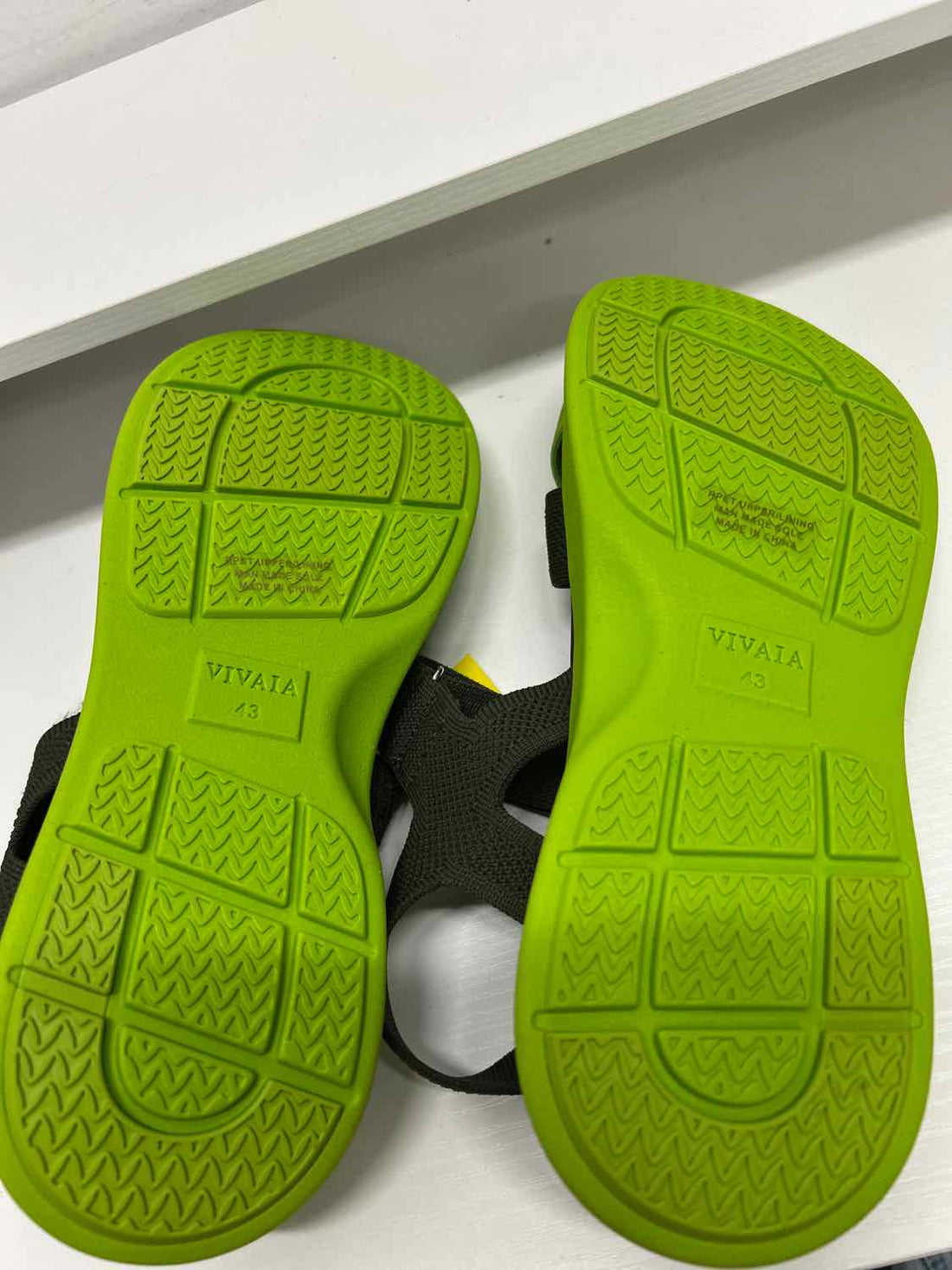 Vivaia Women Size 11 Olive & Light Green New Sandals
