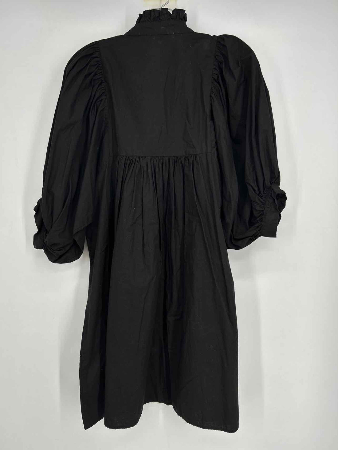 Never A Wallflower Size M Black Short Sleeve Dress