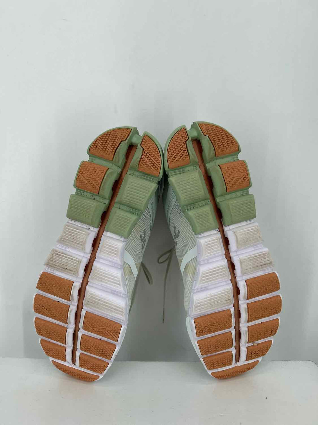 On Cloud Women Size 11 Light Green Pre Owned Sneakers