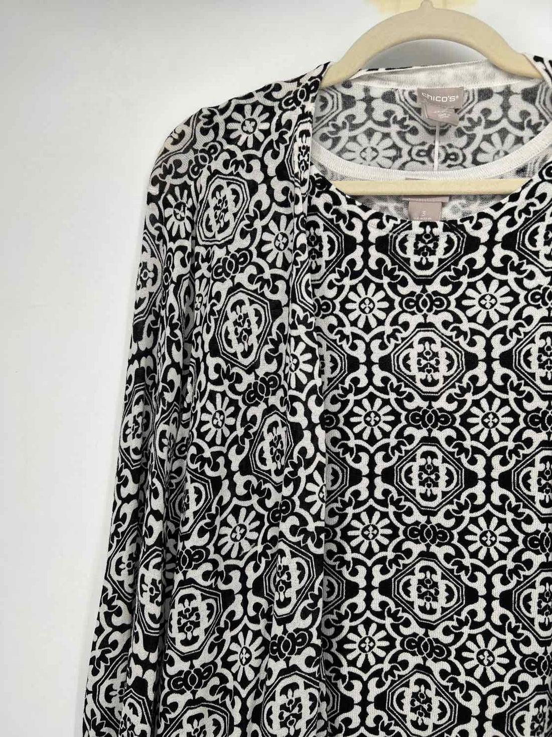 Chicos Size 3(XL) Black & White 2PC Sweater Set