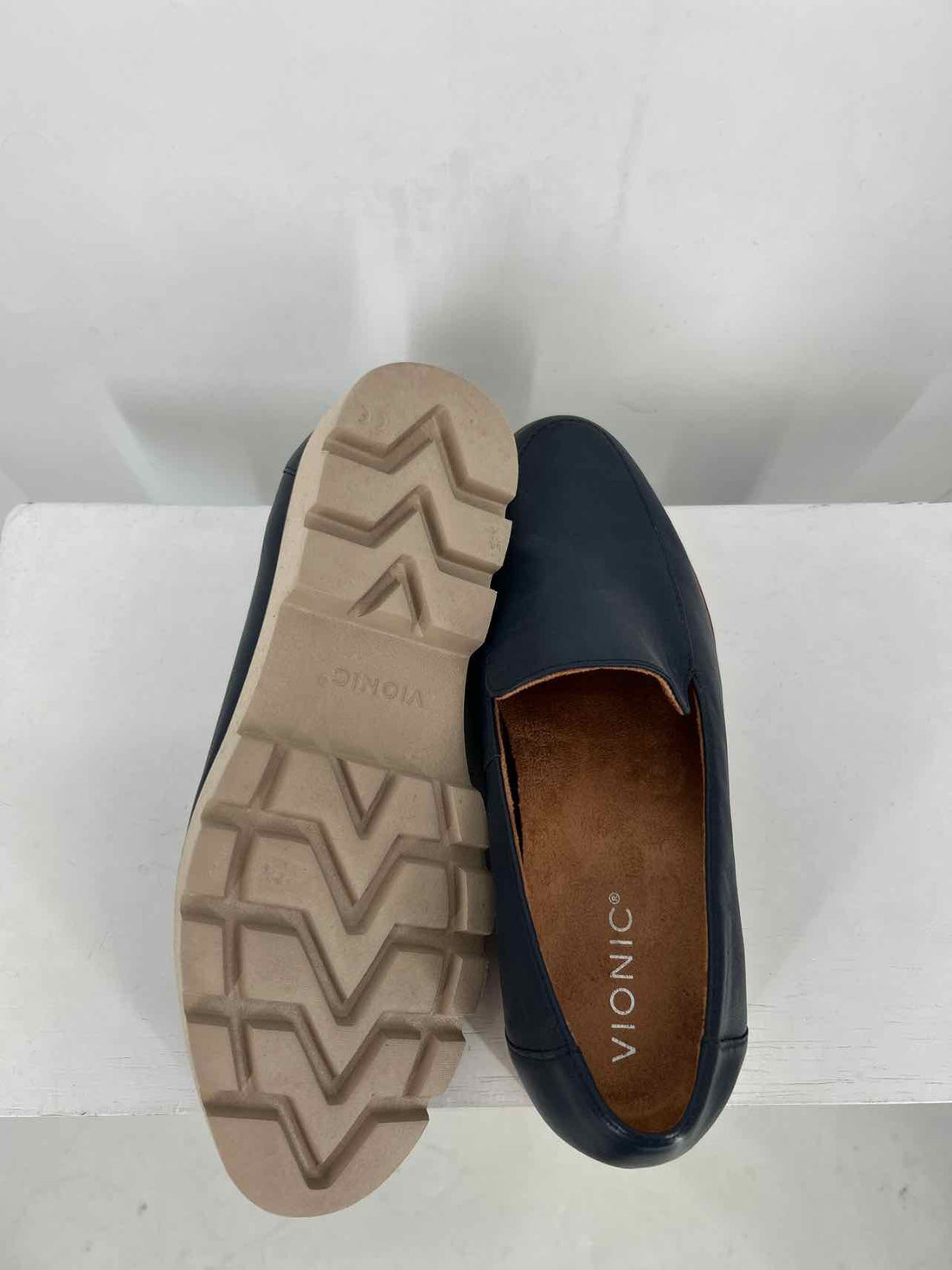 Vionic Women Size 7 Navy Kensley Loafers