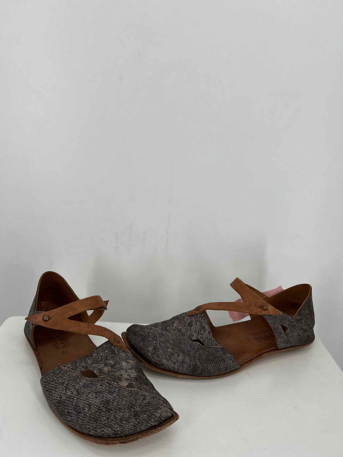 CYDWOQ Women Size 36 (5.5-6) Gray Flats