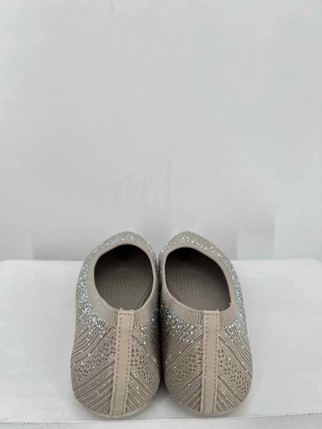 Skechers Women Size 8.5 Beige Sparkle Flats