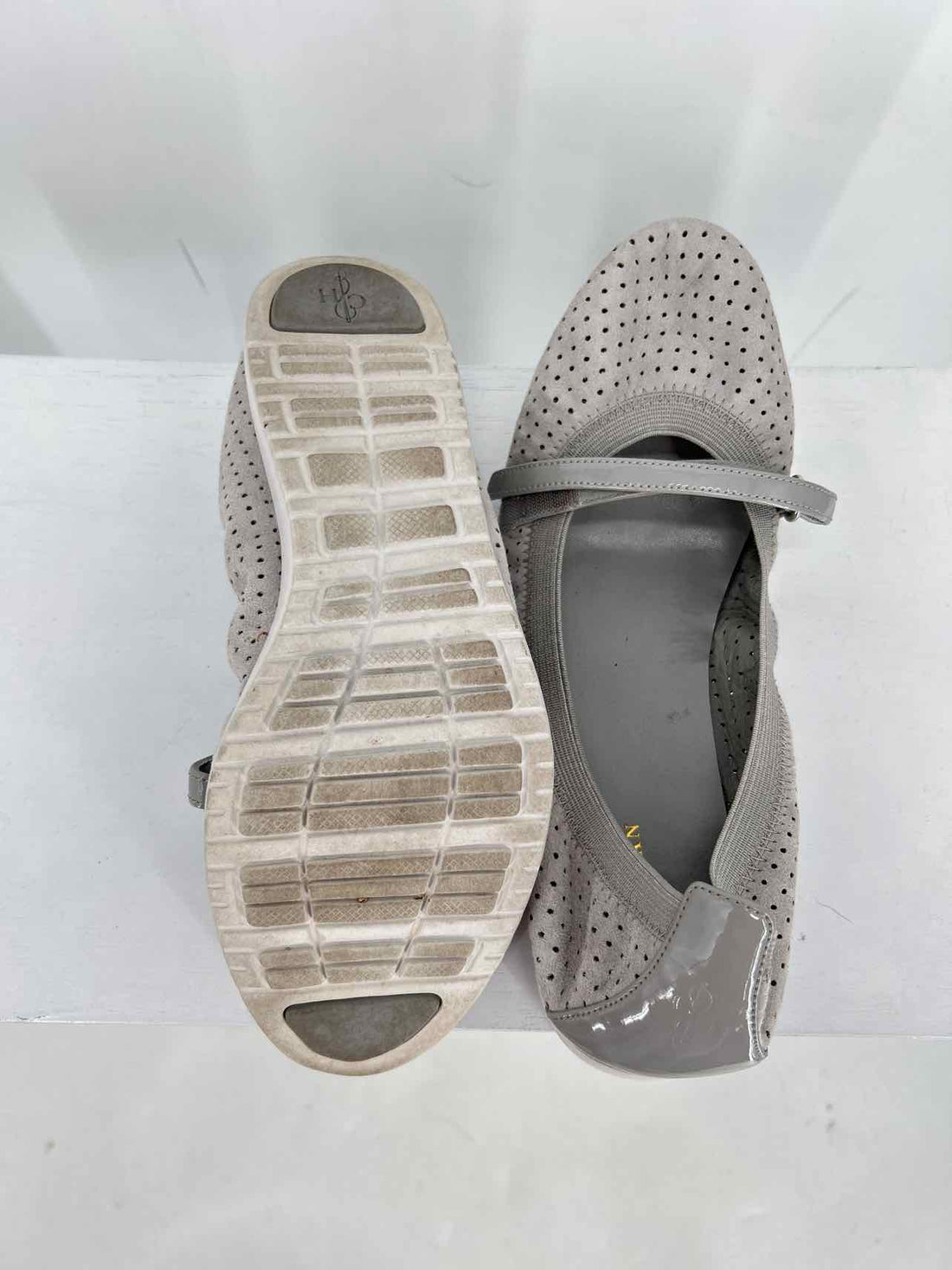 Cole Haan Women Size 8.5 Gray & White Flats