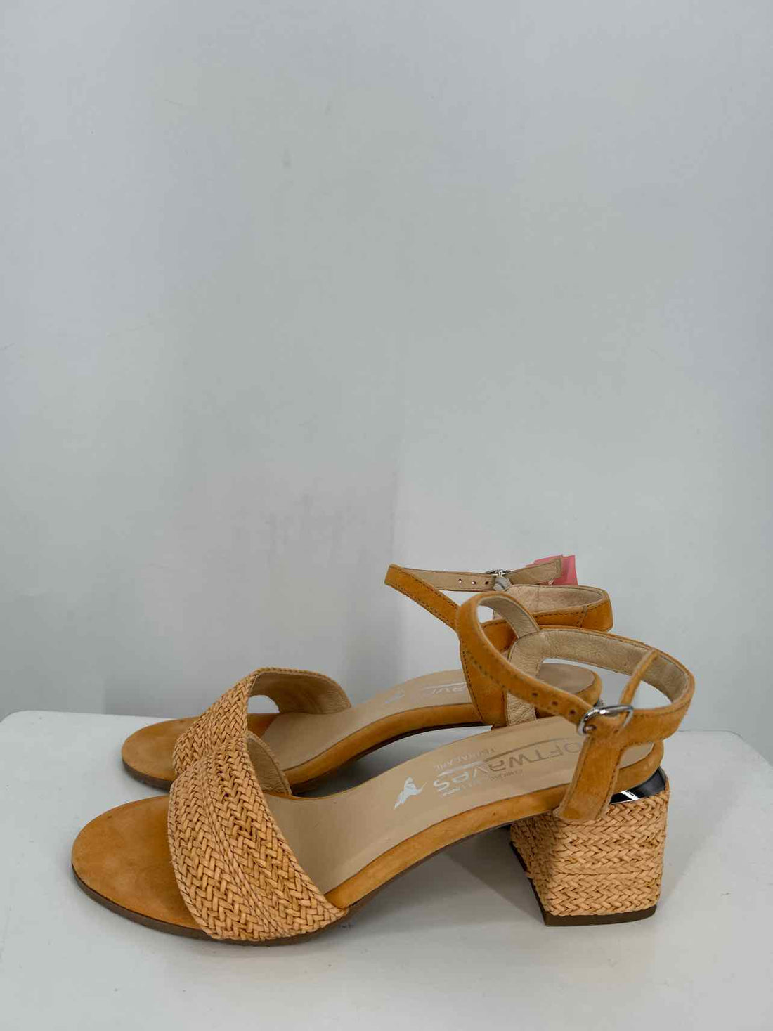 Softwaves Women Size 38.5 Pastel Orange Raffia Sandals