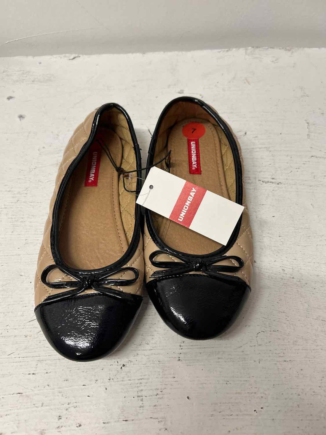 Union Bay Women Size 7 Black & Tan NWT Flats