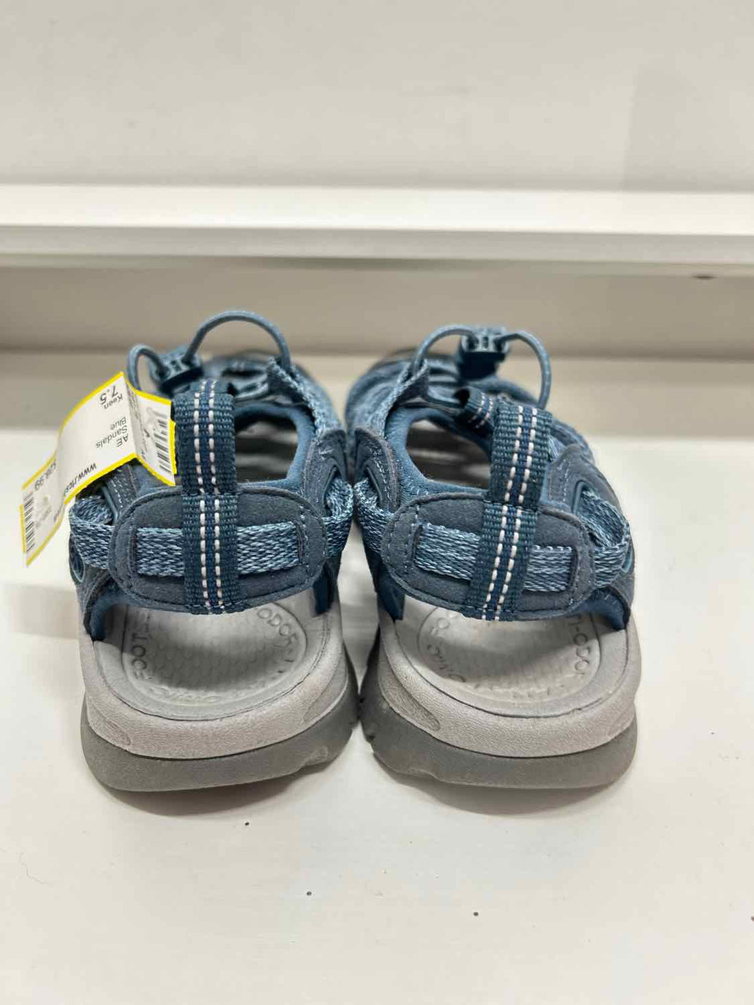 Keen Women Size 7.5 Blue Sandals