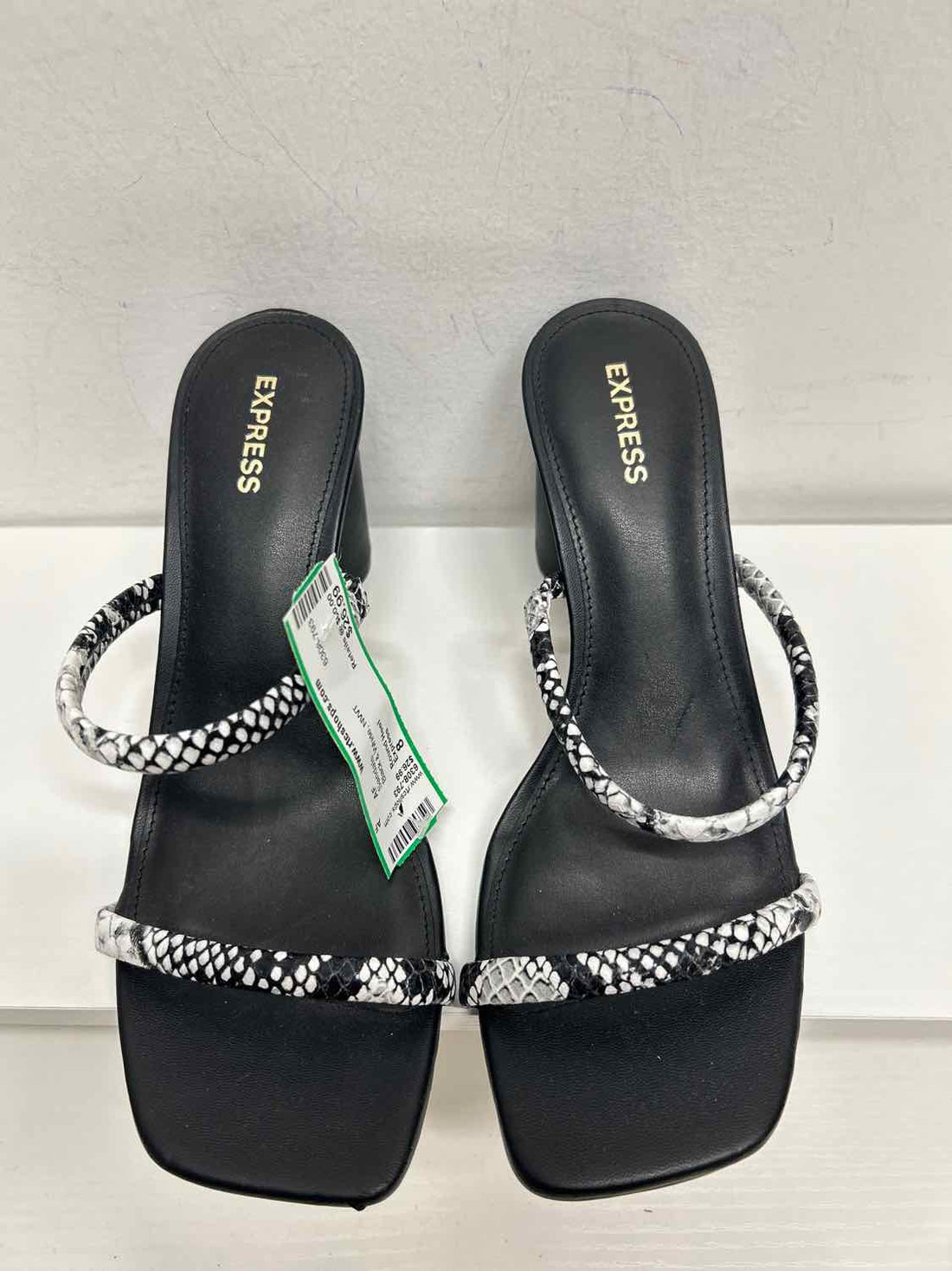 Express Women Size 8 Black & White NWT Sandals