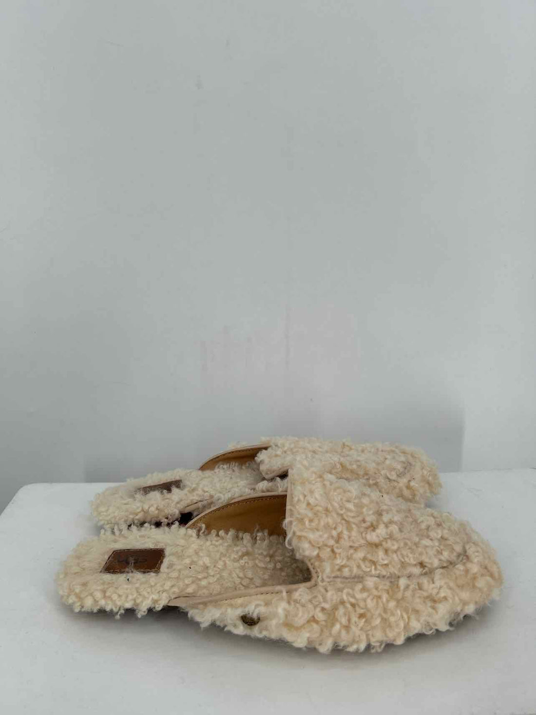 Ugg Women Size 6 Cream Mules