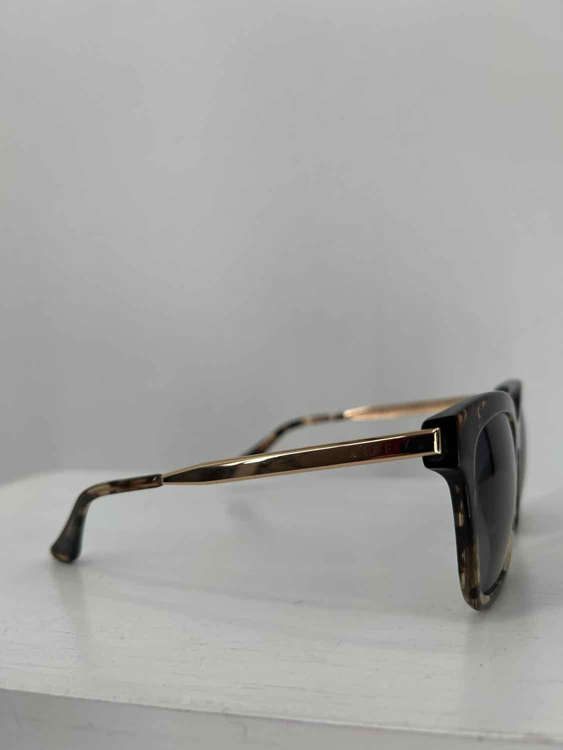 DIFF Bella Polarized Tortoise Sunglasses with Case & Lens Wipe