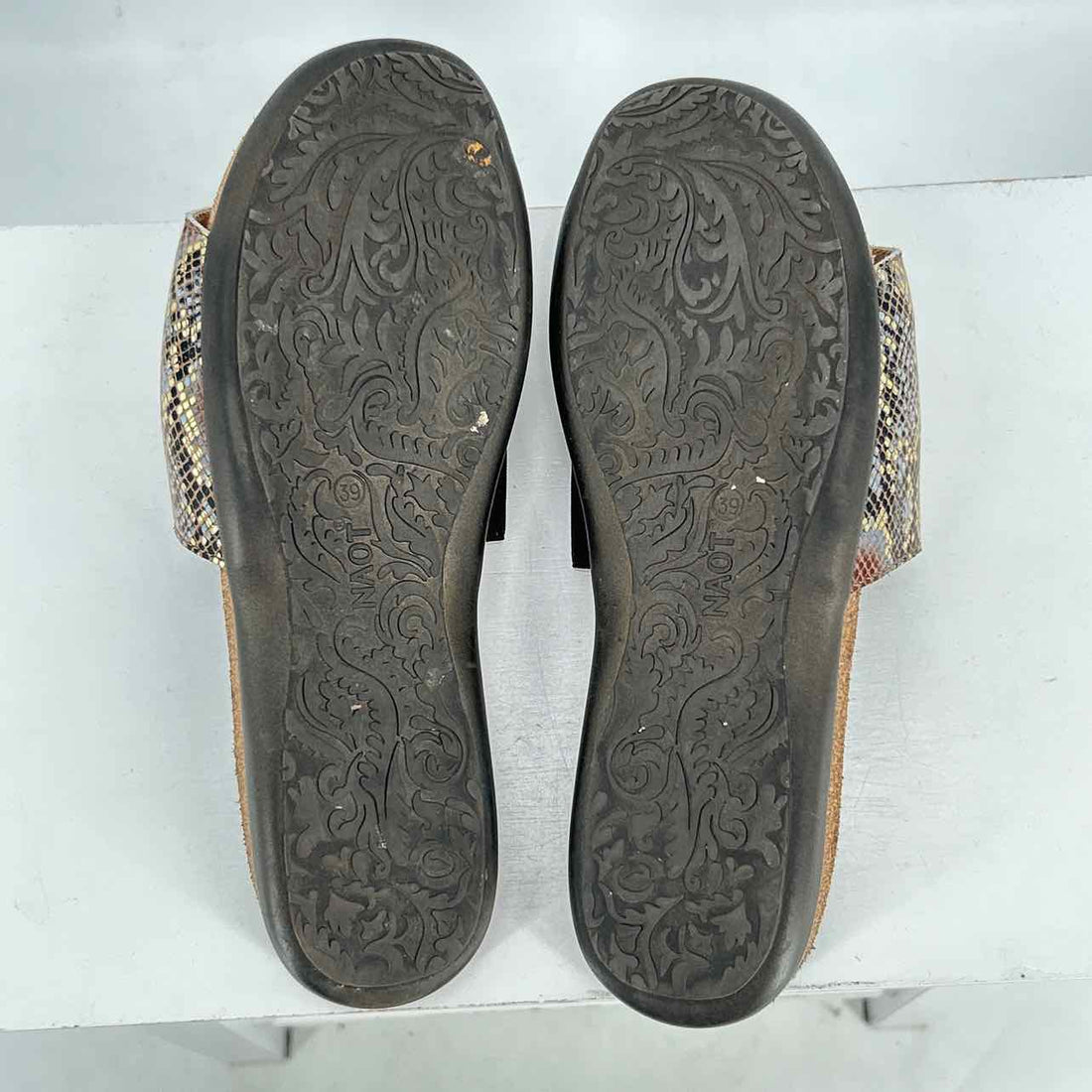 Naot Women Size 39 Snake Sandals
