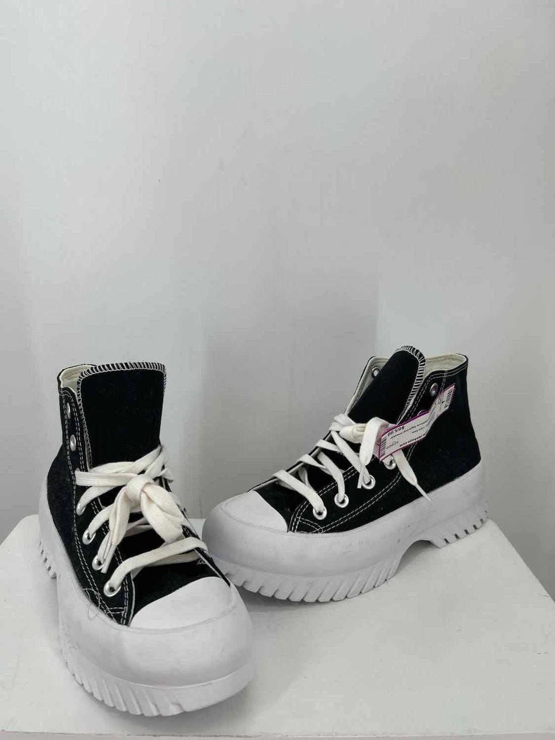 Converse Women Size 8 Black & White Like New Platforms