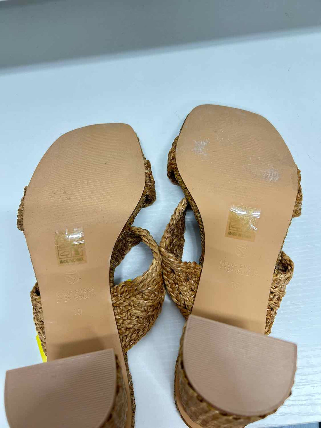 Oasis Society Women Size 10 Raffia Like New Sandals