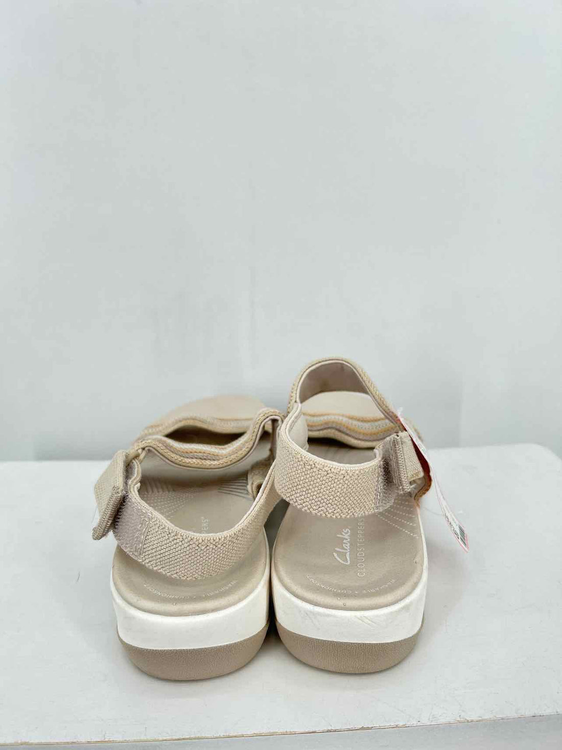 Clarks Women Size 8 Beige striped Sandals