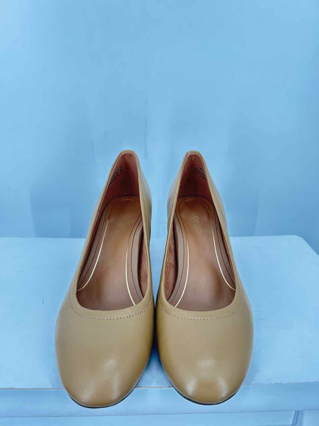 Vionic Women Size 8 Tan Heels