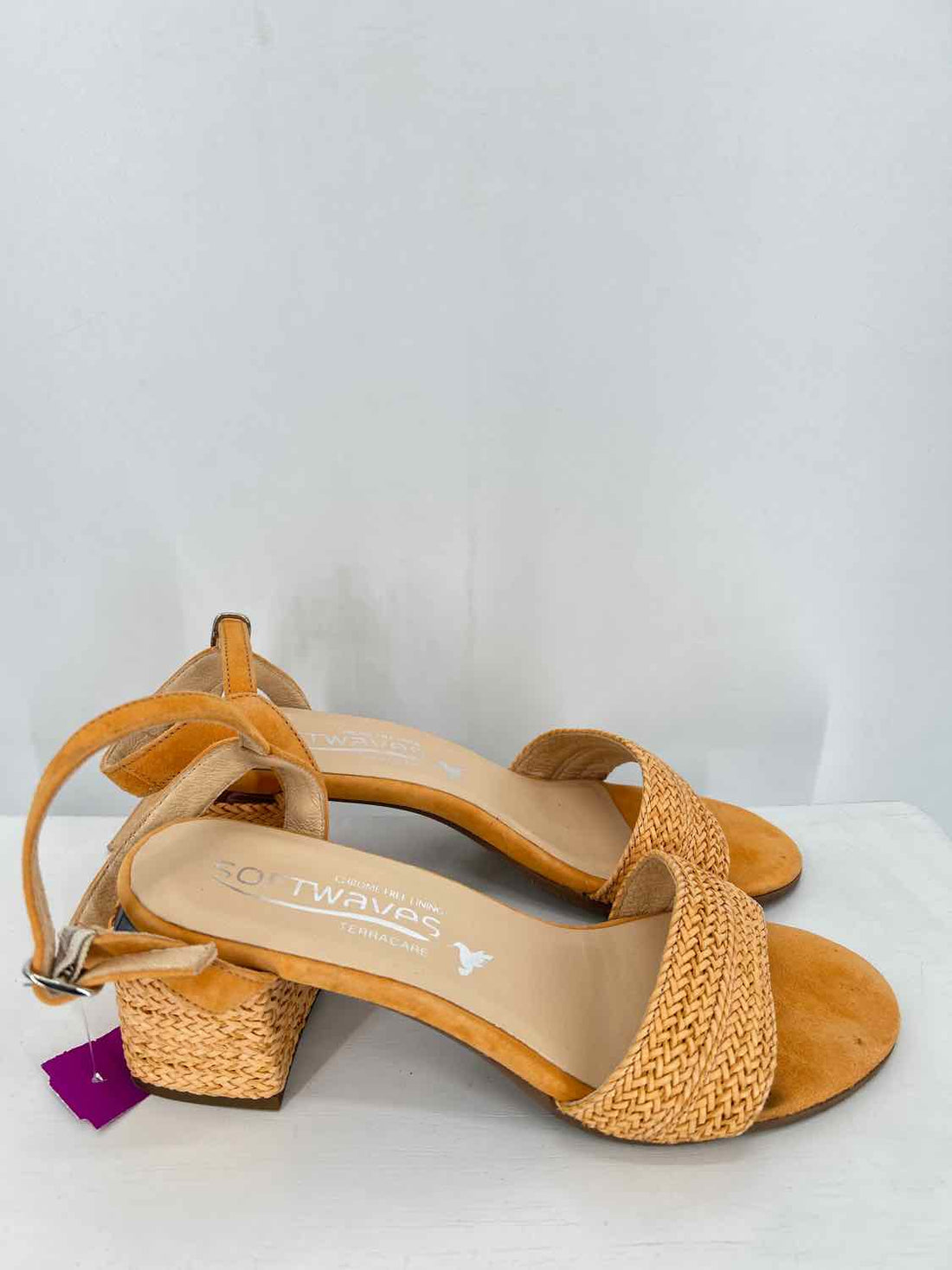 Softwaves Women Size 38.5 Marigold Sandals