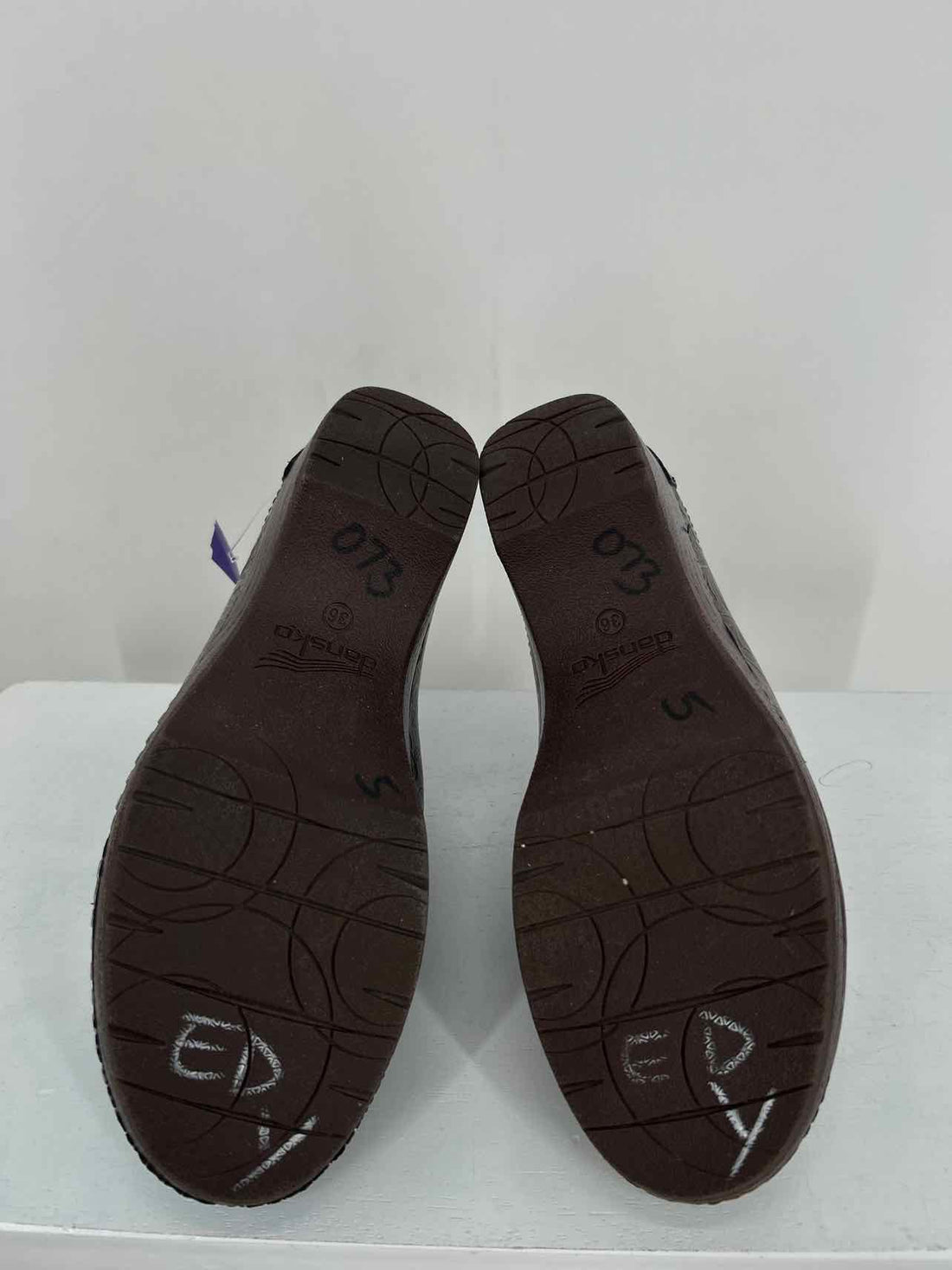 Dansko Women Size 36 (5.5-6) Dark Burgandy Clogs
