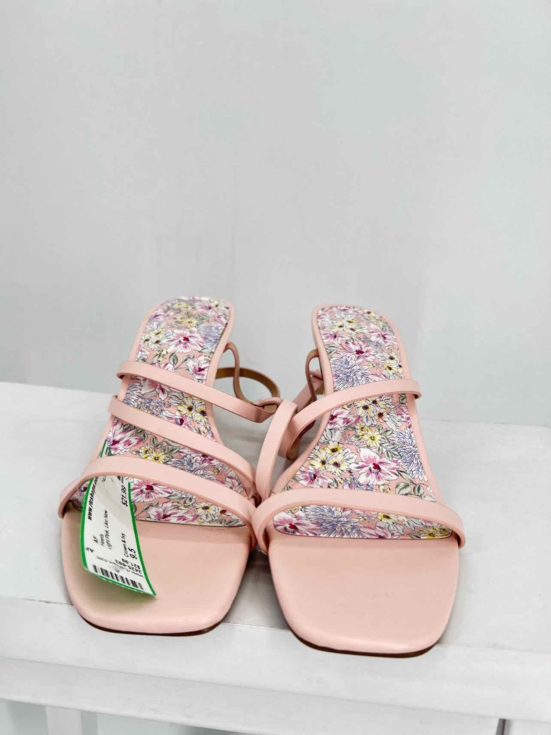 Crown & Ivy Women Size 9.5 Light Pink Like New Heels