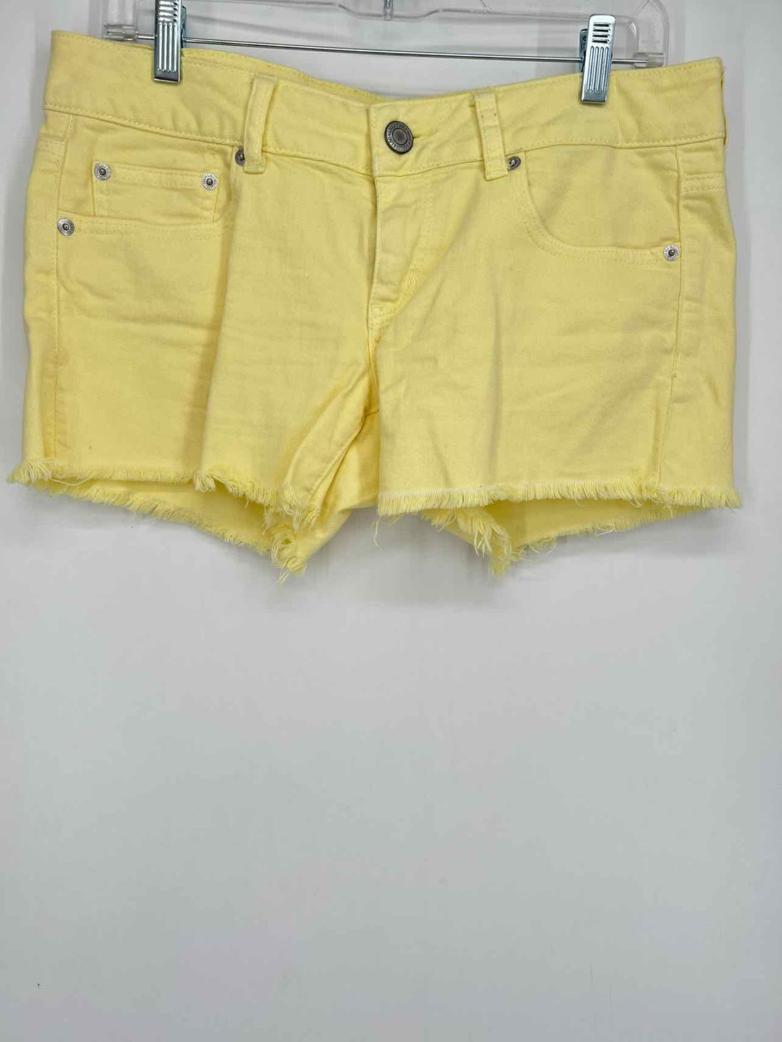 American Eagle Size 8 Yellow Shorts