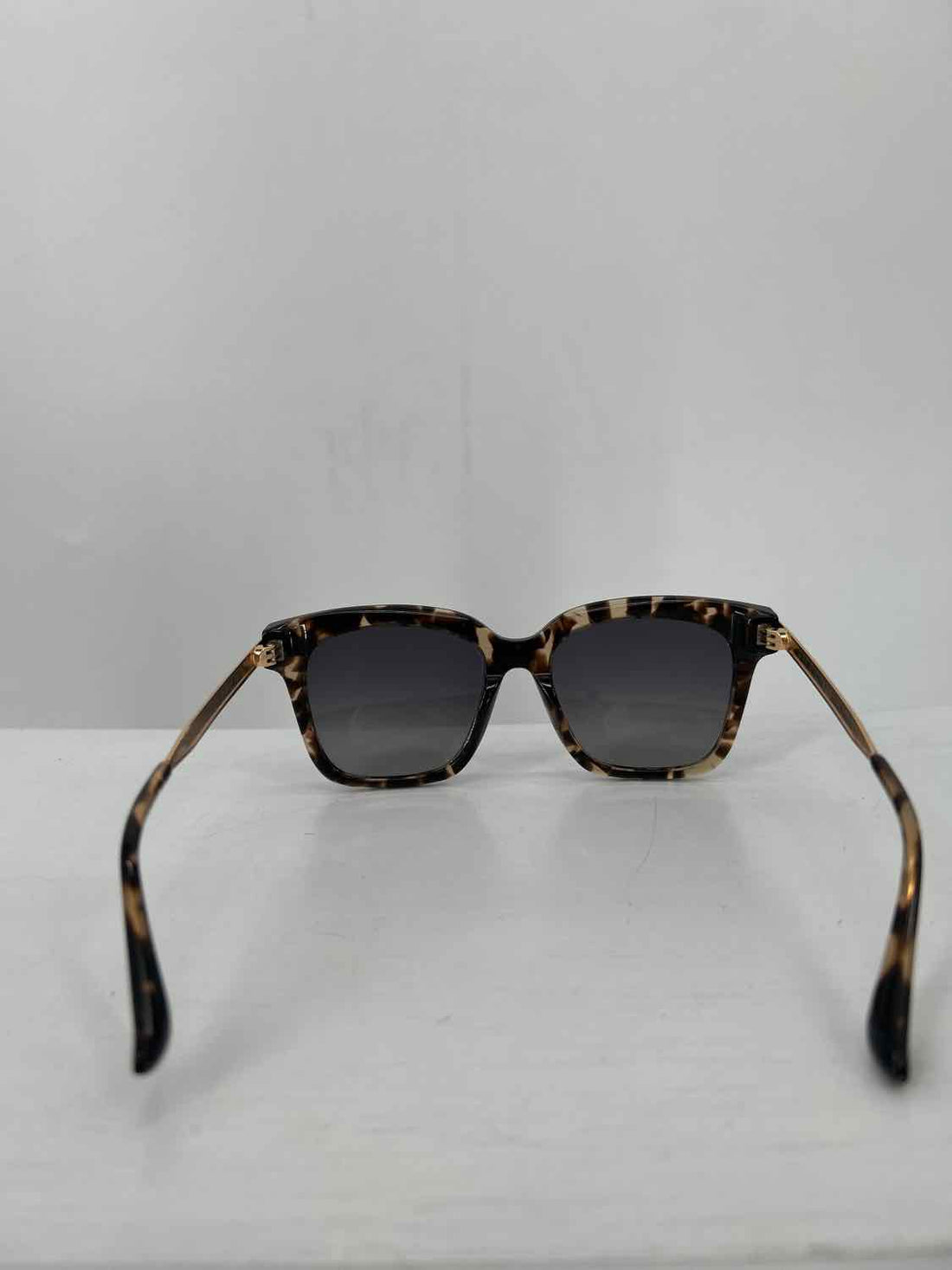 DIFF Bella Polarized Tortoise Sunglasses with Case & Lens Wipe