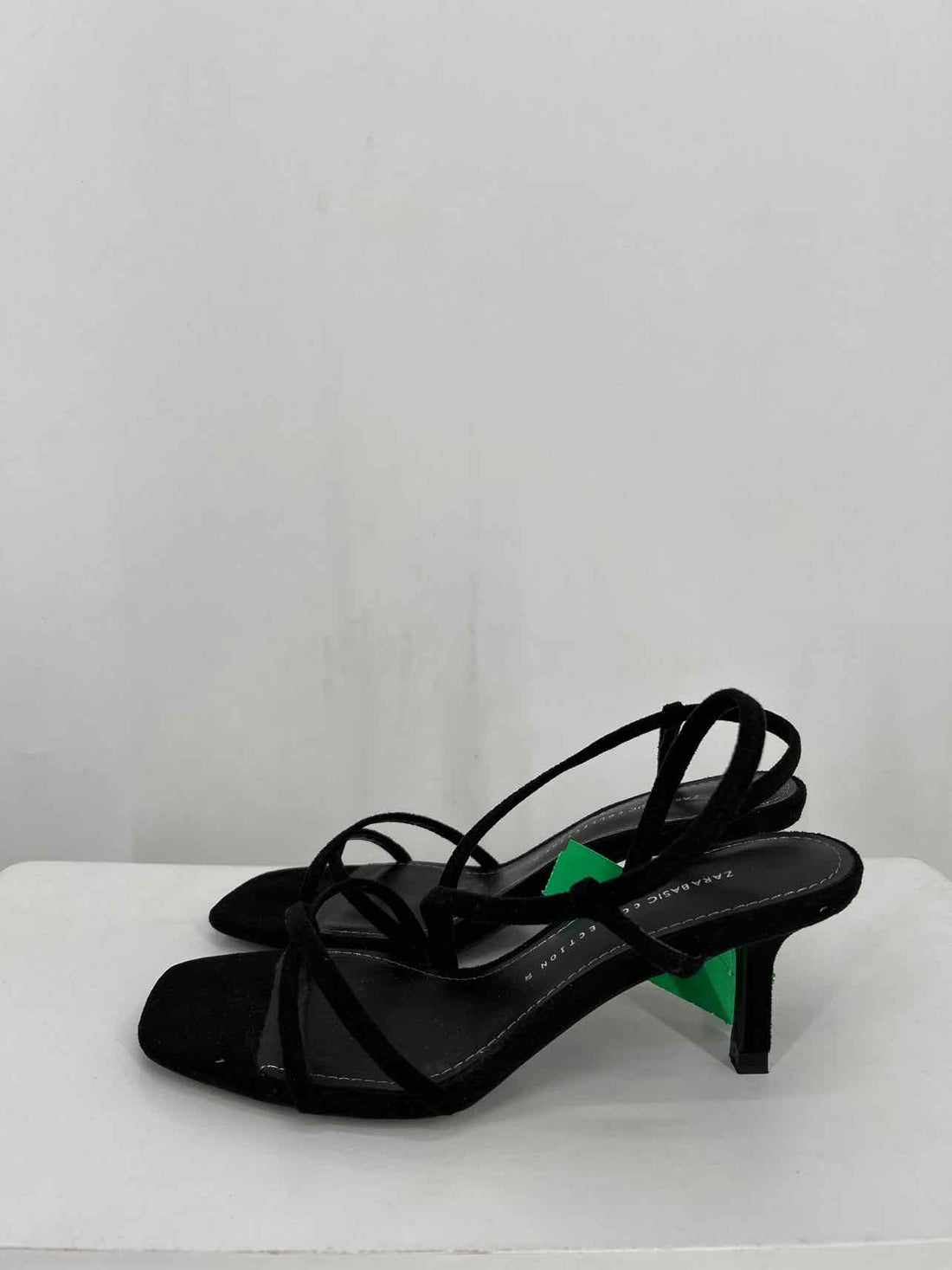 Zara Women Size 37 (6.5-7) Black Suede Heels