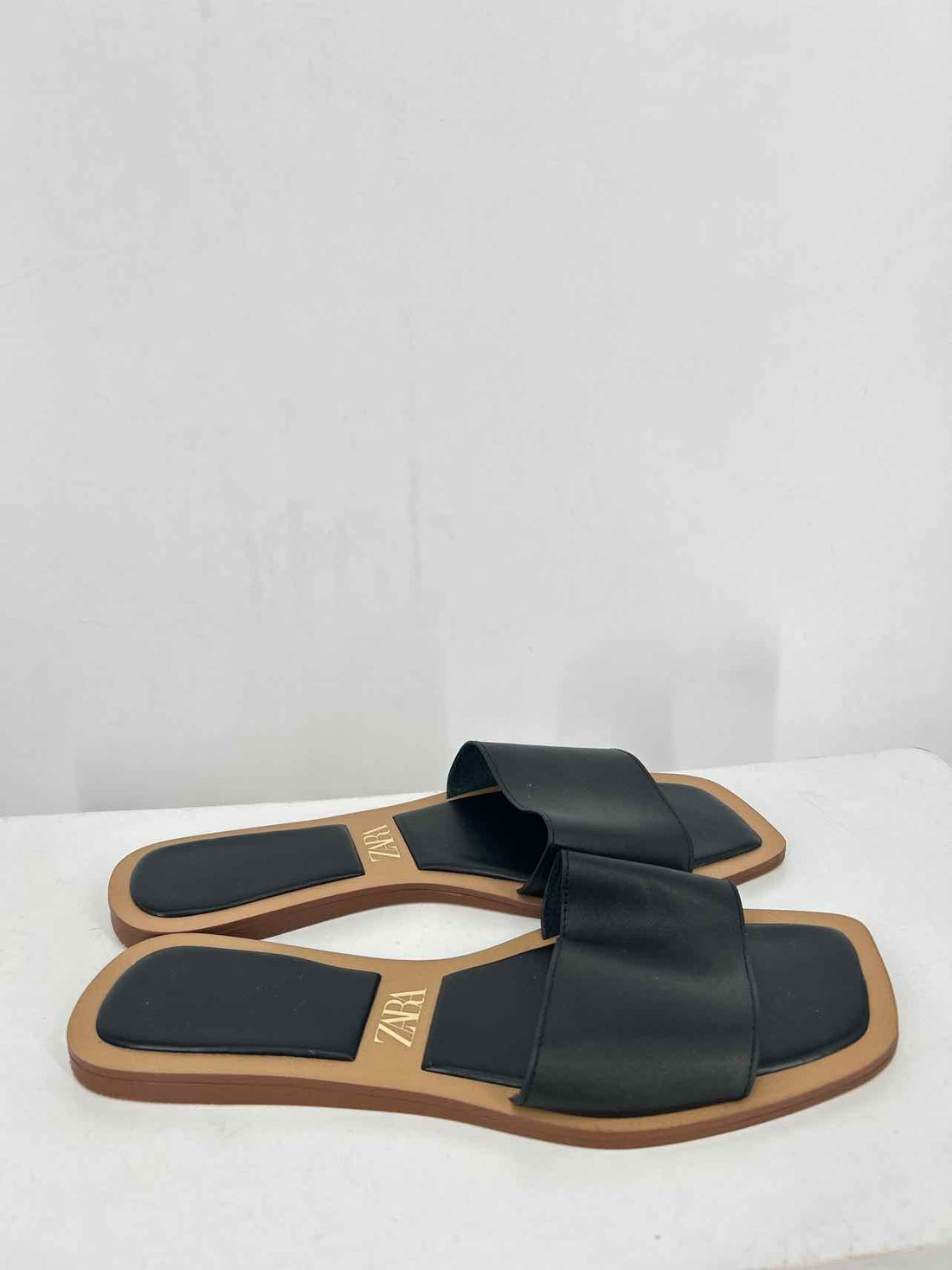 Zara Women Size 37 Black Sandals