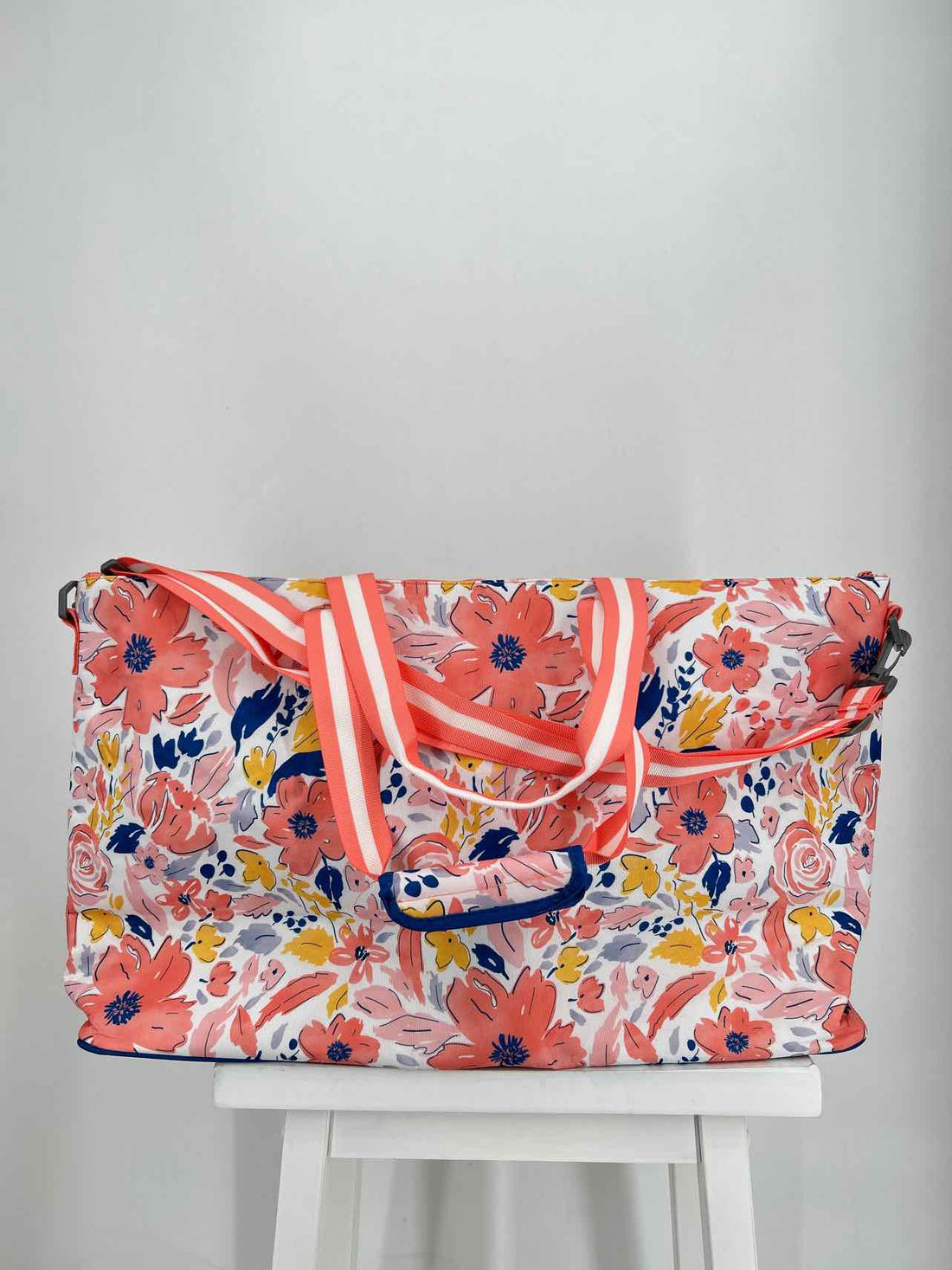 Marleylilly Peach Floral Nylon Like New Duffel