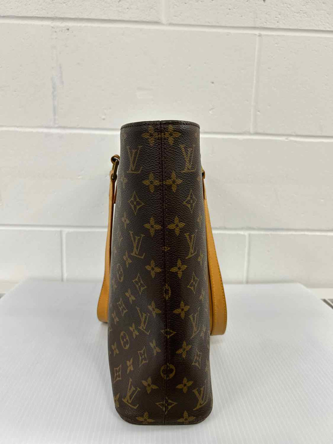 Louis Vuitton Luco Monogram Tote. July 2000 Collection. Minor marks on inside