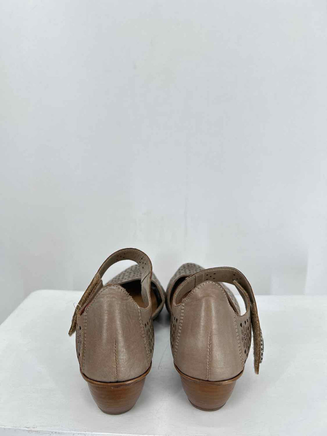 Rieker Women Size 37 Taupe Clogs