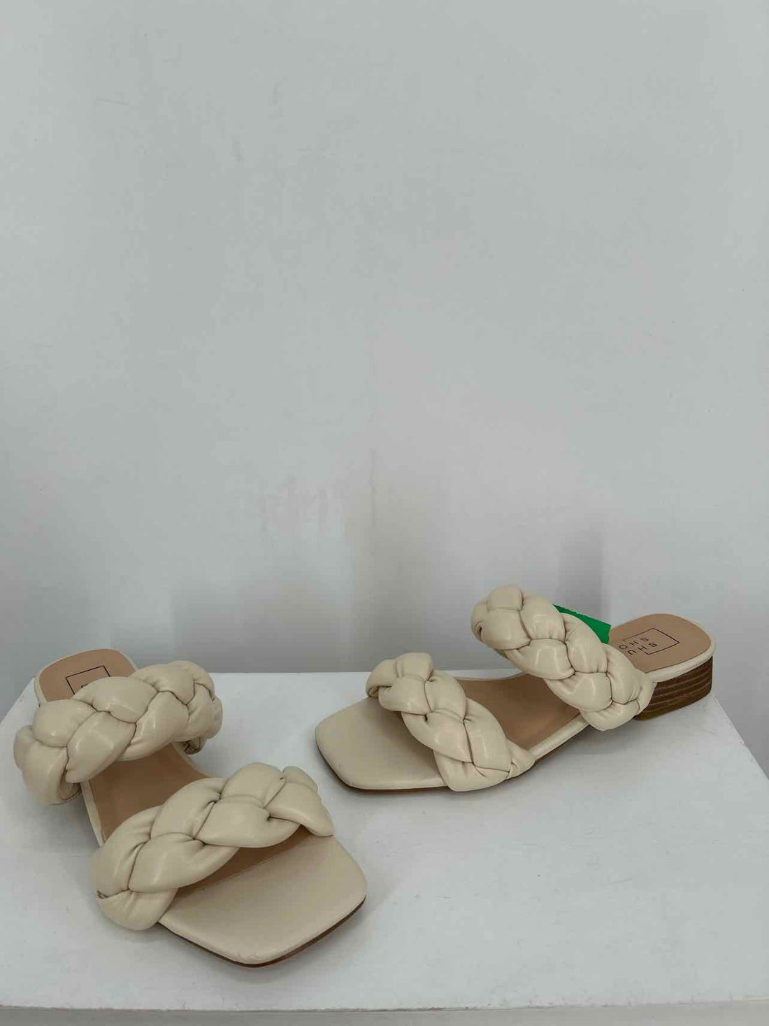 Sun Shop Women Size 7.5 Cream Sandals